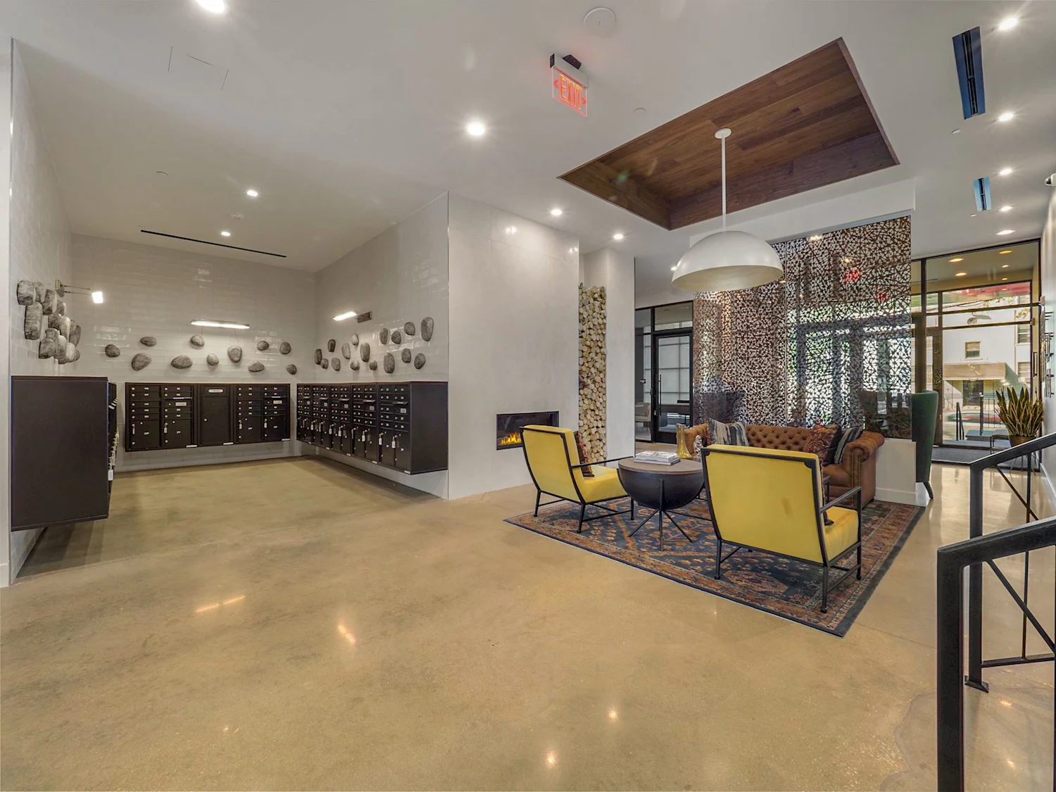 Mailing room and lounge